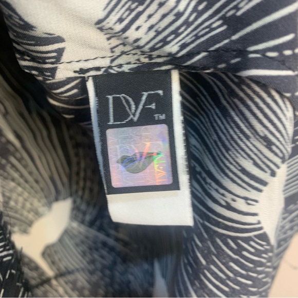 Diane Von Furstenberg Cahil 100% Silk Printed V Neck Blouse - Picture 8 of 13